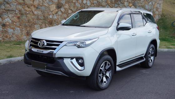 TOYOTA HILUX SW4 2.8 SRX DIAMOND 4X4 7 LUGARES 16V TURBO INTERCOOLER DIESEL 4P AUTOMÁTICO TOYOTA HILUX SW4 2.8 SRX DIAMOND 4X4 7 LUGARES 16V TURBO INTERCOOLER DIESEL 4P AUTOMÁTICO